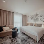 Hotel Arche Lotnisko