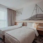 Arche Lotnisko Hotel 3*