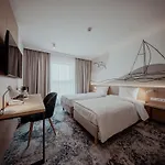 Arche Lotnisko Hotel 3*