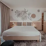 Hotel Arche Lotnisko 3*