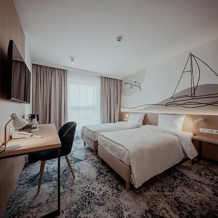 Arche Lotnisko Hotel 3*