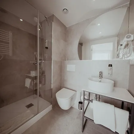 ホテル Arche Lotnisko