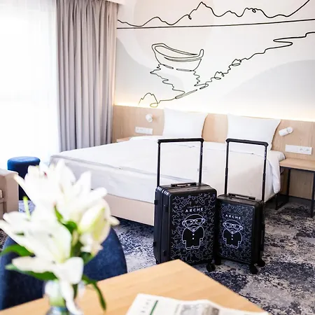 Arche Lotnisko Hotel 3*