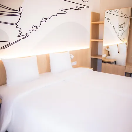 Hotel Arche Lotnisko 3*