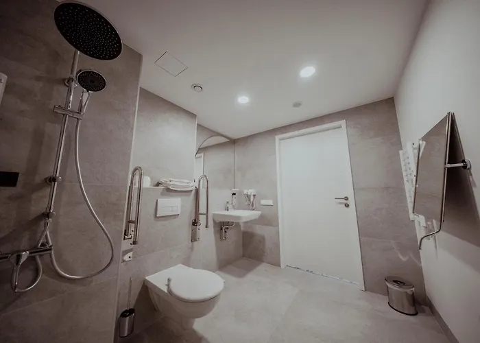 Arche Lotnisko 3* 格但斯克