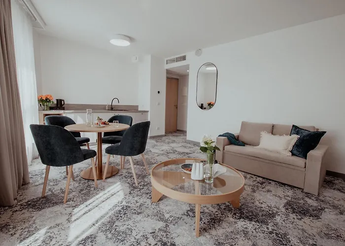 Arche Lotnisko Hotel 3*