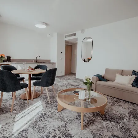 Arche Lotnisko Hotel 3*