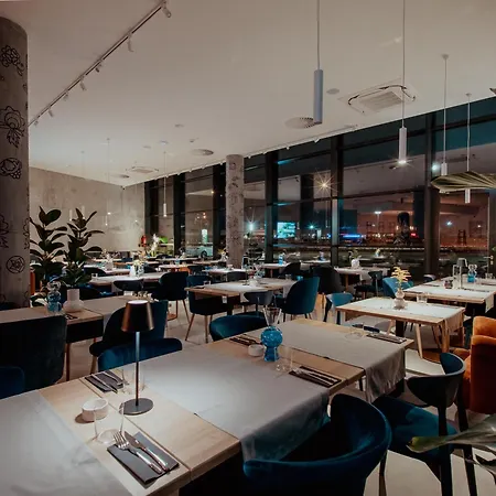 Hotel Arche Lotnisko 3*